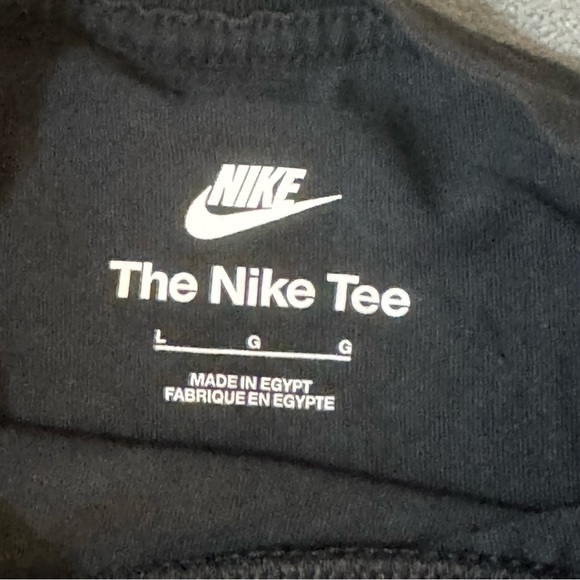 Nike Kids Tee

#1031 - Picture 4 of 6